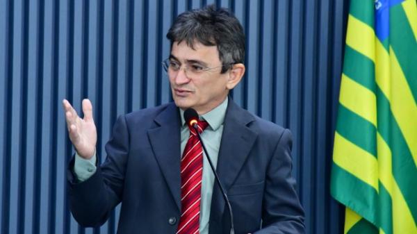 Edvaldo Araújo cobra aquisição de ensiladeira com recurso de emenda de 2015