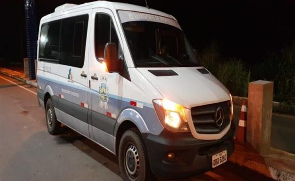 Após ser barrada em Floriano, van de Picos com venezuelanos é encaminhada para Teresina