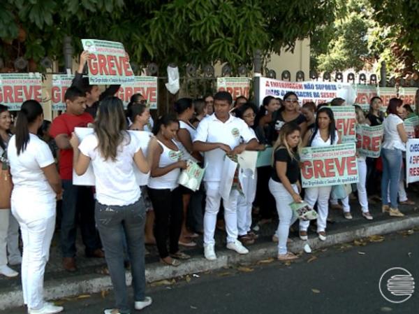 Enfermeiros iniciam greve e 11 hospitais têm atendimento reduzido