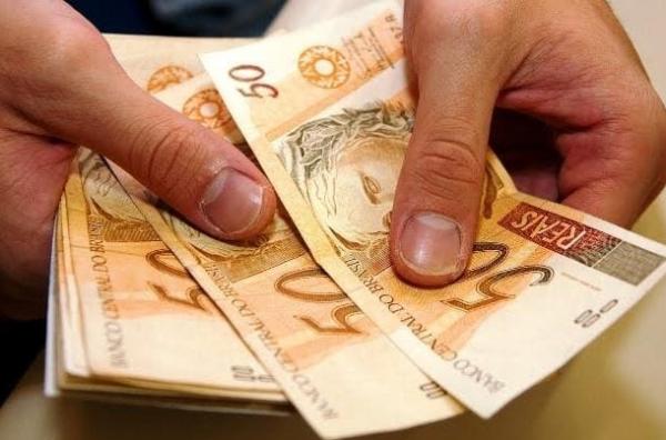 Governo prevê salário mínimo em R$ 1.302 em 2023