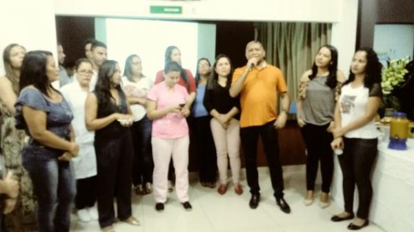 Direção Hospital Regional de Floriano presta homenagem às mães
