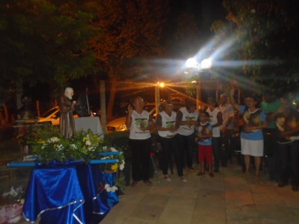 Devotos participam do encerramento dos festejos de S&atilde;o Pio de Pietrelcina.(Imagem:FlorianoNews)