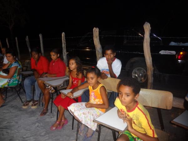 Teatro Itinerante atraiu p&uacute;blico na localidade U&iacute;ca.(Imagem: FlorianoNews)