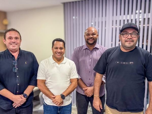 Prefeito Gleydson Resende recebe lideranças e reforça compromisso com o diálogo e o desenvolvimento