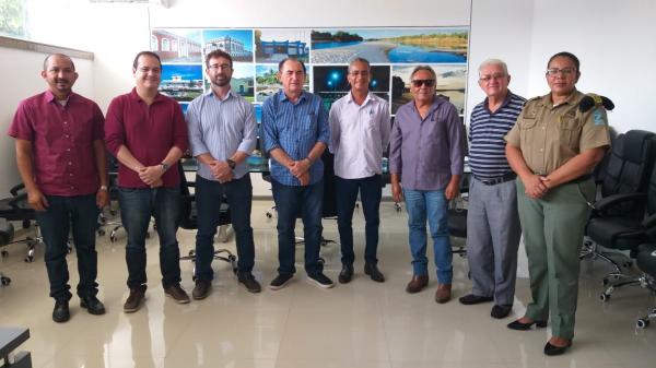 Reunião discute restabelecimento de câmeras de monitoramento em Floriano