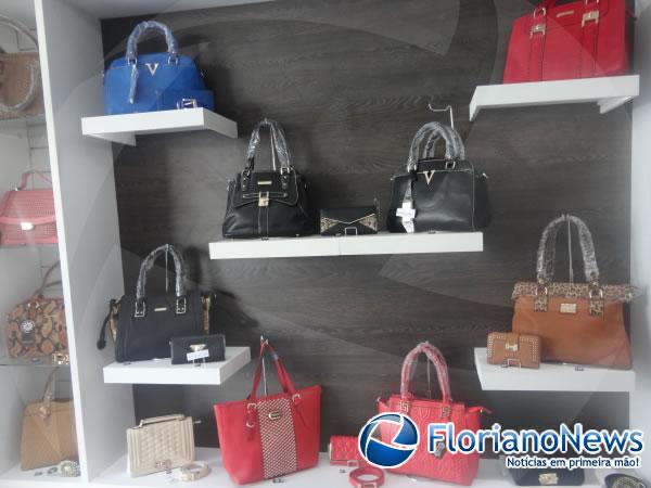 Casal de empres&aacute;rios reinaugura a loja Planeta Biju em Floriano.(Imagem:FlorianoNews)