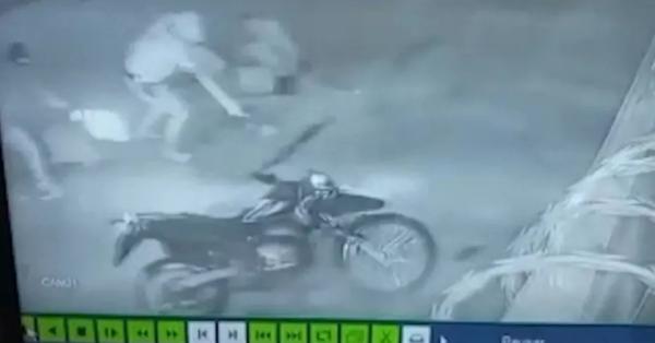 Rapaz de 22 anos é executado a tiros diante da namorada na Zona Sudeste de Teresina