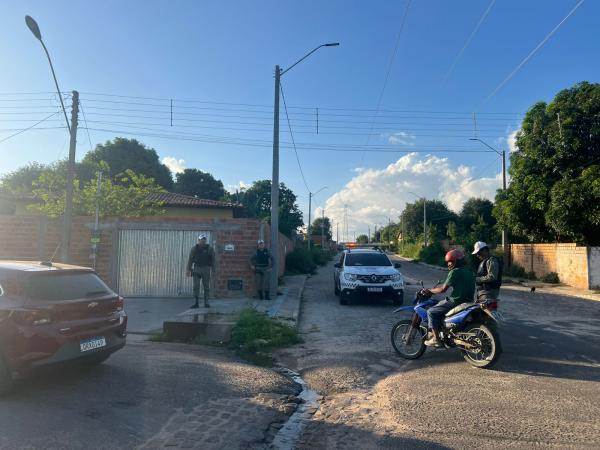  Blitz operacional refor&ccedil;a seguran&ccedil;a e combate infra&ccedil;&otilde;es em Floriano.(Imagem:Divulga&ccedil;&atilde;o/PM)