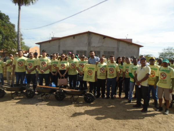 Prefeitura inicia mutir&atilde;o de limpeza em Floriano.(Imagem:FlorianoNews)