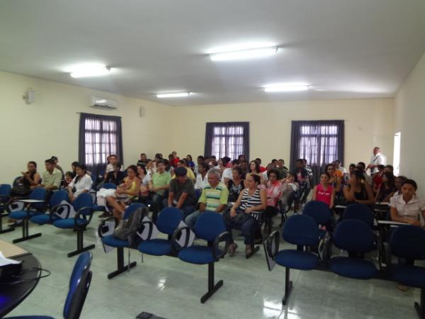 Realizada reuni&atilde;o com benefici&aacute;rios do condom&iacute;nio Catumbi.(Imagem:FlorianoNews)