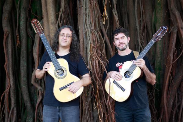 Violeiros Ricardo Vignini e Zé Helder inventam mais moda em álbum com hits do rock nacional