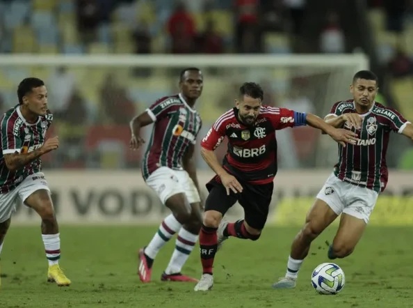Torcedores entram em confronto na saída do Maraca após clássico Fla-Flu