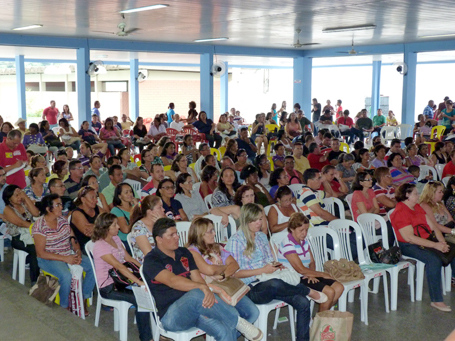 Professores deflagram greve nas escolas estaduais