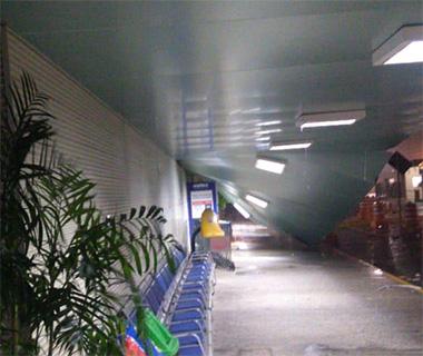 Parte de marquise do aeroporto de Teresina cai durante chuva