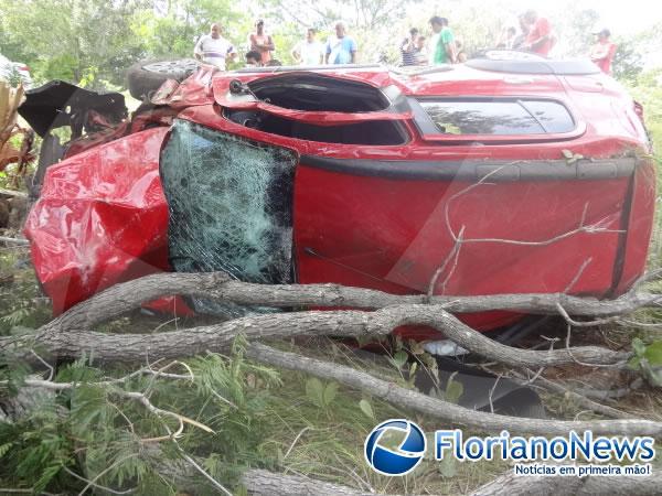 Jovem morre ao colidir em &aacute;rvore na BR 343(Imagem:FlorianoNews)