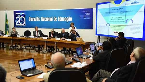 Base nacional curricular para educação básica é aprovada pelo CNE