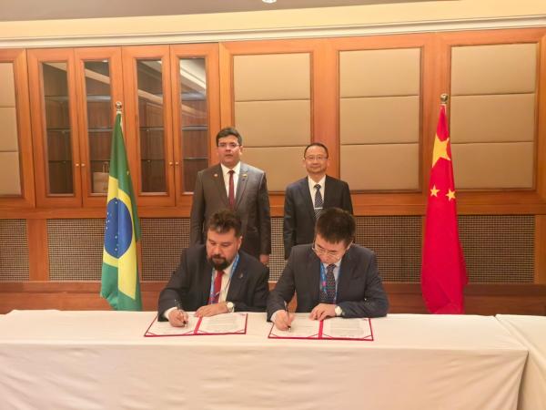 Na China, Rafael anuncia mais de R$ 3 bilhões em novos investimentos para o setor de energias renováveis no Piauí.(Imagem:Divulgação)