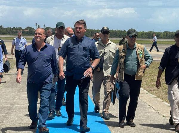 Em escala para o Ceará, Bolsonaro se encontra com Mão Santa em Parnaíba