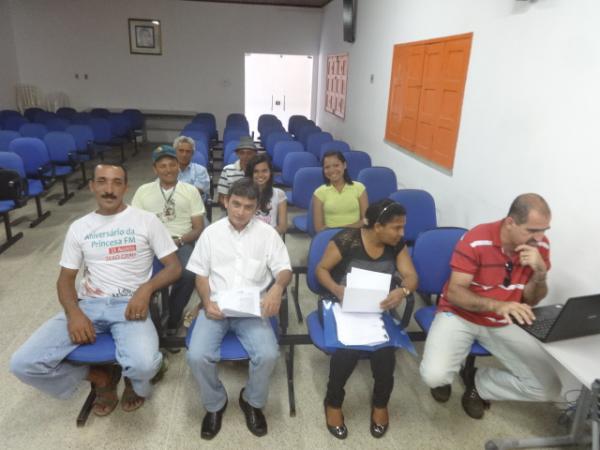 Reuni&atilde;o encerra primeira etapa do Programa &Aacute;gua para Todos em Floriano.(Imagem:FlorianoNews)