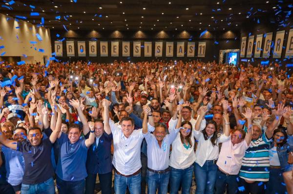 Solenidade com Ciro, Joel e Margarete, lançando Dr Erivelto e Gil em Picos, reúne multidão