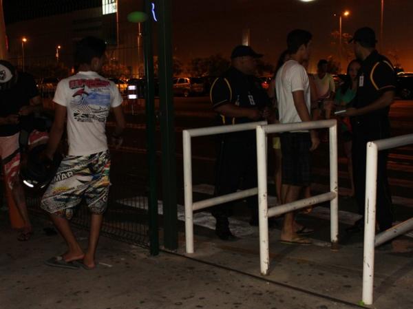 Após tiros em 'rolezinho', shopping barra menores sem acompanhantes