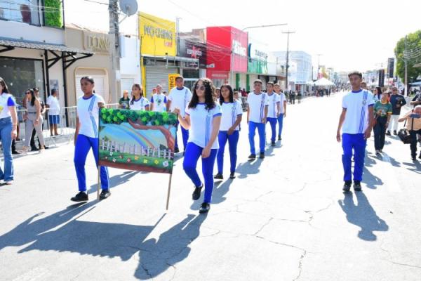 Desfile c&iacute;vico encerra solenidades da Semana da P&aacute;tria em Floriano(Imagem:Secom)