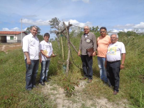 Rotary e SDR visitam po&ccedil;os para implanta&ccedil;&atilde;o de sistema simplificados de &aacute;gua.(Imagem:FlorianoNews)