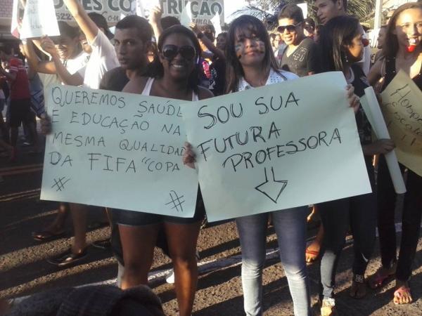 Manifestação chega ao centro de Floriano.(Imagem:FlorianoNews)
