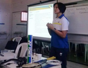 Tutora da Confederação Brasileira ministra curso de badminton no Piauí