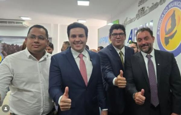 Câmara Municipal de Floriano prestigia posse de Pompílio Evaristo na presidência da APPM