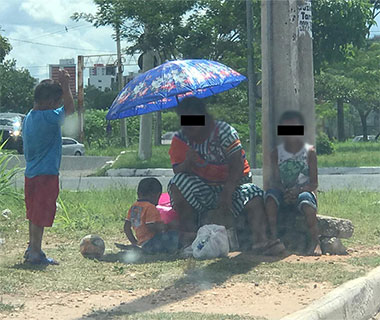Guarda Municipal será usada se venezuelanos resistirem deixar semáforos com crianças