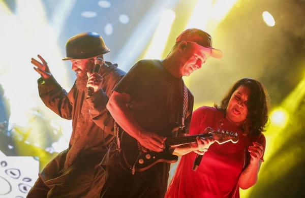 BaianaSystem encerra Festival GiraSol com show marcado pela mistura de ritmos e pegada política