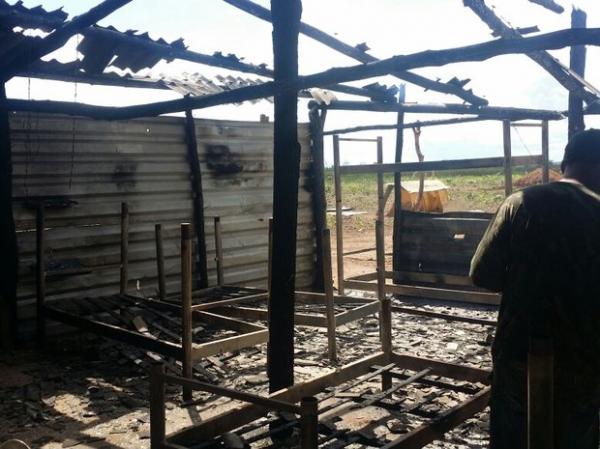 Grupo agride posseiros e ateia fogo em barraco em área de conflito agrário