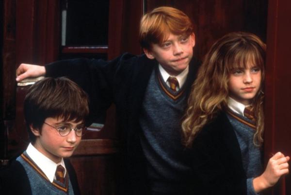 Comemoração de 20 anos de "Harry Potter e a Pedra Filosofal" é segundo filme mais visto nos cinemas