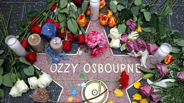 F&atilde;s prestam homenagens a Ozzy Osbourne(Imagem:Reprodu&ccedil;&atilde;o)