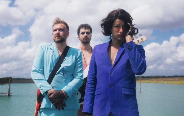 Reunidos na banda Os Amantes, Jaloo e Strobo lançam em junho o primeiro álbum do trio