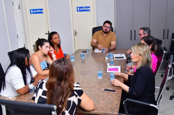 Vereador Magno Weverson discute melhorias na saúde com profissionais em Floriano