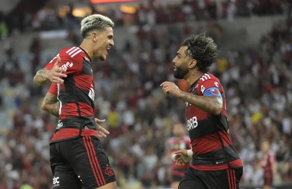 Pedro e Gabigol comemoram gol do Flamengo.(Imagem:Andr&eacute; Dur&atilde;o/ge)