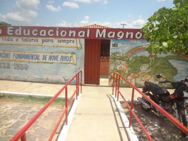Bandidos arrombam escola em Floriano. (Imagem:FlorianoNews)