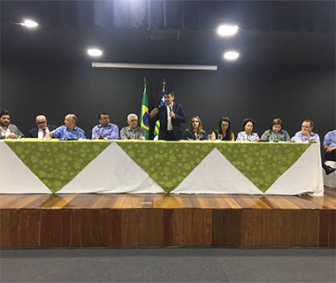 Governador orienta gestores sobre eleições e diz que empréstimo virou novela
