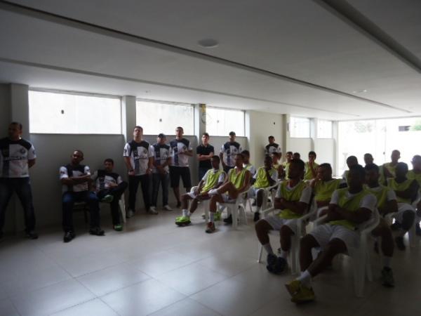 Atletas do Cori-Sabb&aacute; participam de reuni&atilde;o com torcida organizada.(Imagem:FlorianoNews)