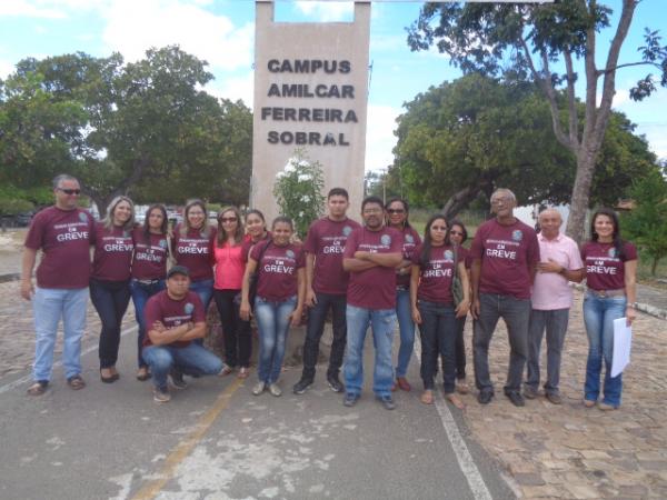 Servidores técnico-administrativos da UFPI iniciam greve em Floriano