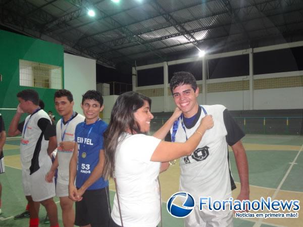 Tarde esportiva &eacute; realizada com alunos do col&eacute;gio Estadual.(Imagem:FlorianoNews)