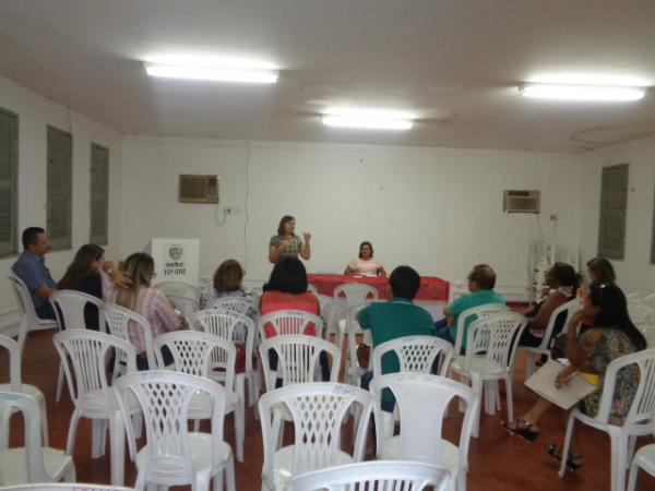 10&ordf; GRE promove reuni&atilde;o com diretores de escolas de Floriano.(Imagem:FlorianoNews)