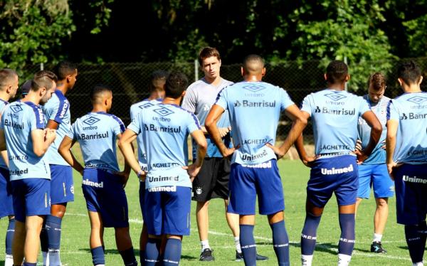 Grêmio rediscute planejamento e deve usar time principal no início do Gauchão