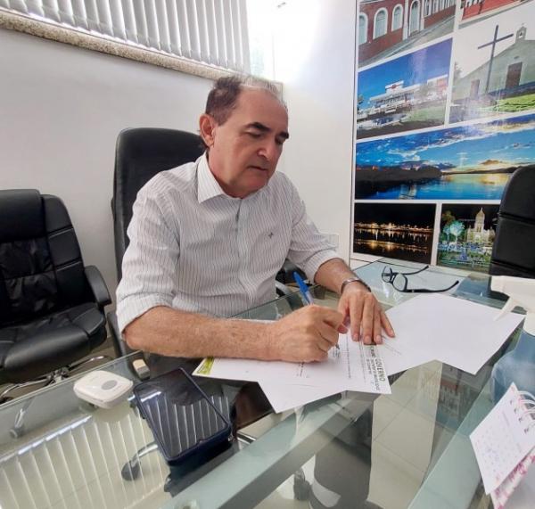 Floriano emite novo decreto sobre uso de máscara e inclui dois grupos prioritários
