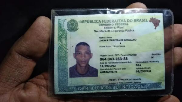 Jarbas Pereira de Carvalho, de 30 anos, foi morto a tiros no bairro Bal&atilde;o, em Amarante, no Piau&iacute;.(Imagem:Pol&iacute;cia Militar)