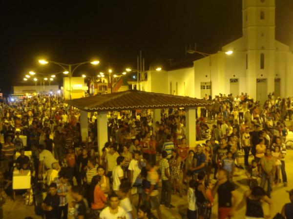 Multid&atilde;o prestigiou festa de posse do prefeito Gleydson Resende.(Imagem:FlorianoNews)