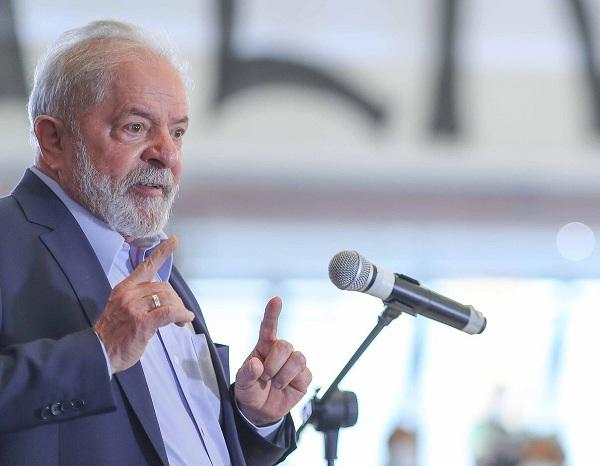 Campanha de Lula afirma no TSE que Bolsonaro descumpriu decisão  A coligação do candidato do PT à Pr