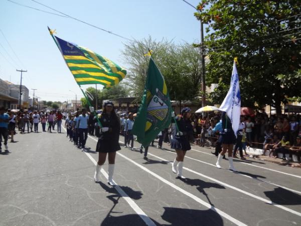 Desfile em comemora&ccedil;&atilde;o a sete de setembro em Floriano.(Imagem:FlorianoNews)
